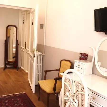 Charme Holidays Colosseum Konukevi Roma