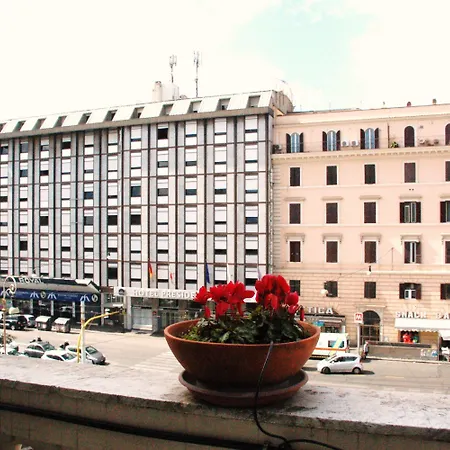 Konukevi Charme Holidays Colosseum Roma